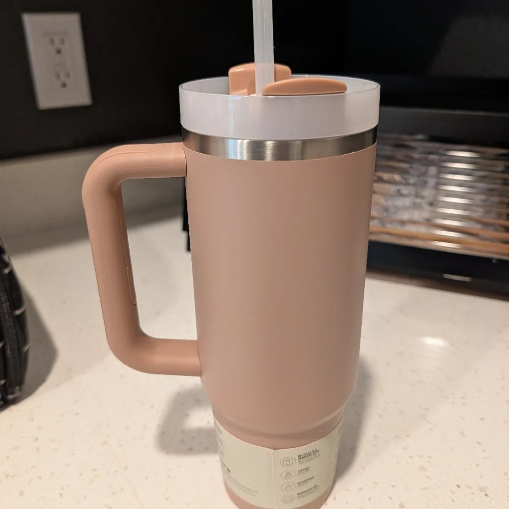 Stanley Quencher H2.0 Tumbler in Tan - Picture 3 of 4